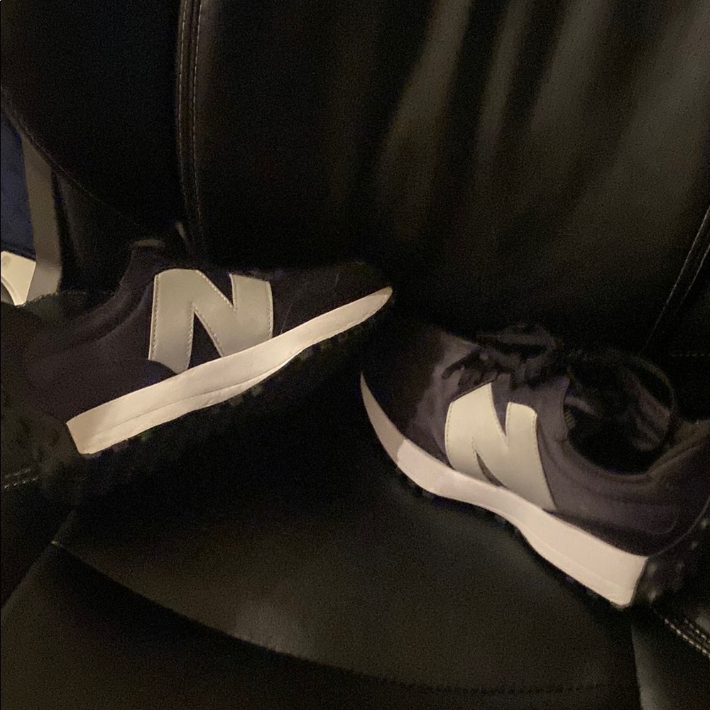 New Balance 327 Black and Silver Athletic Shoes BX1